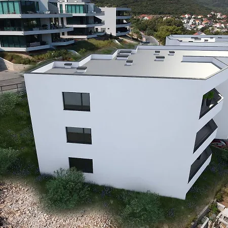 Hill Olive Apartment *